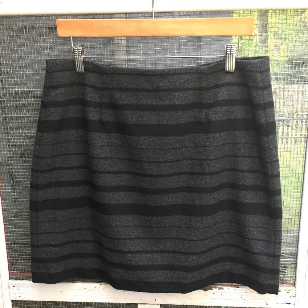 Banana Republic Pencil Mini-Skirt, Size 12, Gray & Black Stripes, Wool Blend